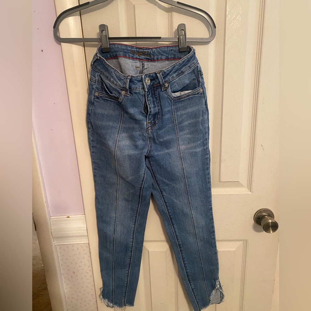 Frayed Ankle Skinny Jeans